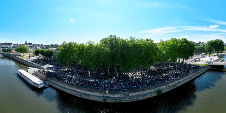 vue-aerienne-mayenne-laval-les-motards-ont-du-coeur-53